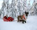 Άγιος Βασίλης στο έλκηθρο του με έναν τάρανδο για χιόνι